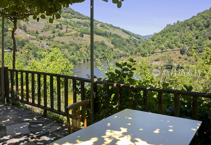 门廊景色和Ribeira Sacra景观，加利西亚，西班牙。